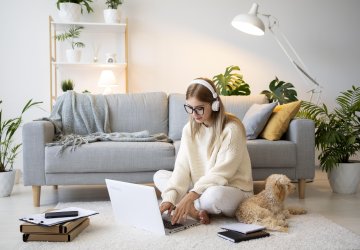 Joburi de acasă pentru femei: 10 idei reale care chiar funcționează