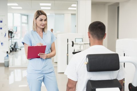 Asistent Medical București – Clinici Private Moderne | Fără Experiență? Te Instruim!